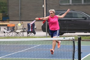 Me pickleball leaping